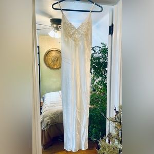 VINTAGE satin negligee NWT